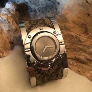 Gucci twirl  watch